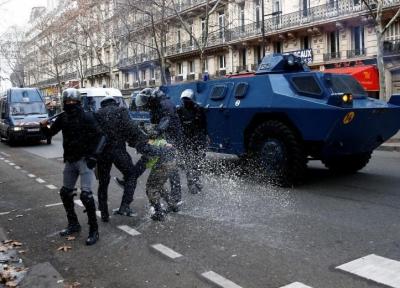 فرانسه در آستانه جنگ داخلی است