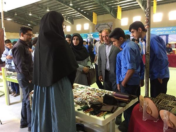 حضور پررنگ صنعتگران صنایع دستی بیرجندی در نمایشگاه هفته مشاغل