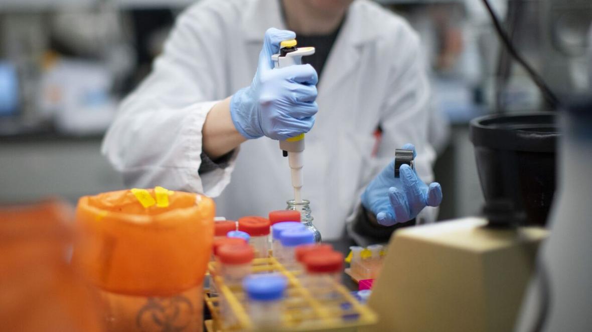 خبرنگاران احتمال آلودگی آزمایشگاه ساخت کیت های آزمایش کرونا در آمریکا