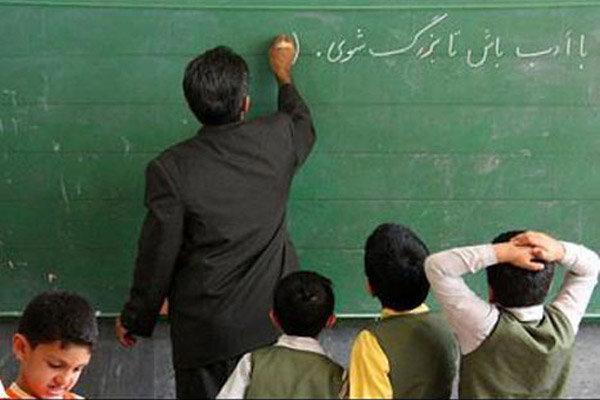 کار جهادی آموزگار بخش شاوور با شعار آموزش ادامه دارد کار جهادی آموزگار بخش شاوور با شعار آموزش ادامه دارد