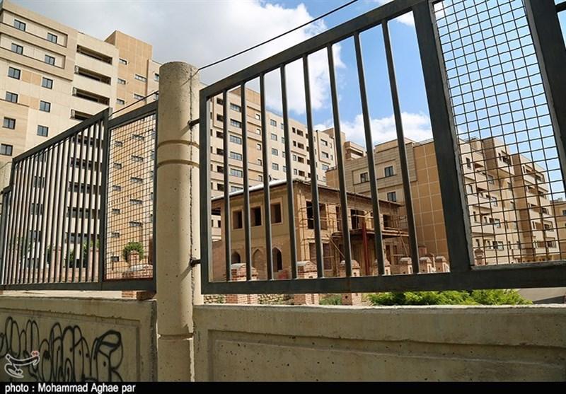 خانه تاریخی اربابی ارومیه محصور در آپارتمان های بدون سکنه