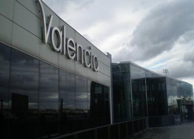 فرودگاه والنسیا، اسپانیا با ترافیکی بالا تنها با یک پایانه