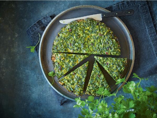 3 طرز تهیه کوکو سبزی ساده و خوشمزه در فر و ماهیتابه