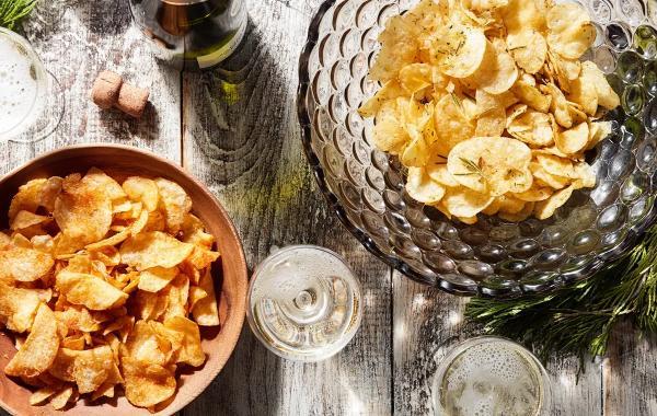 طرز تهیه چیپس خانگی ترد و برشته در فر، سرخ کن و تابه